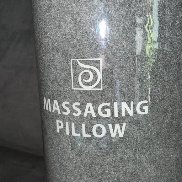 NWT.  Brookstone Massaging Pillow - Picture 4 of 4